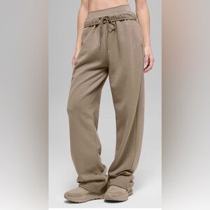 ALO Accolade Straight Leg Sweatpant Size Small